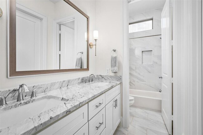 Building Photo - 113 E 26th St