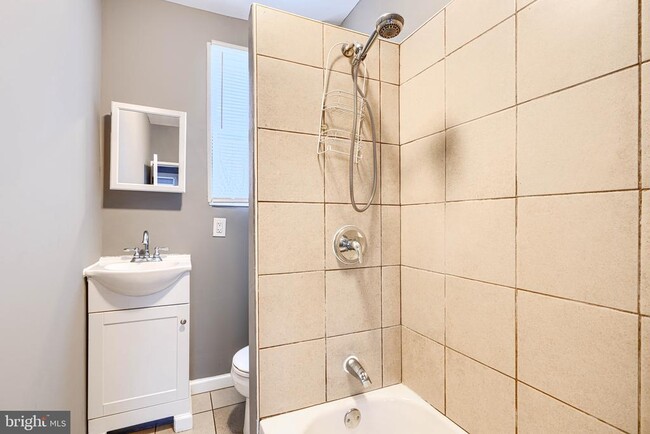 Building Photo - 1931 Griffis Ave