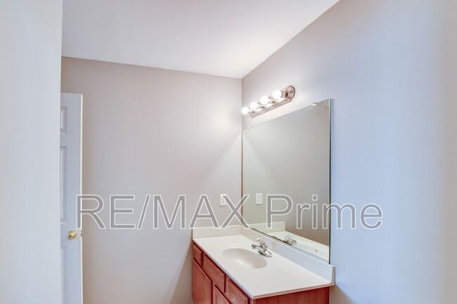 Building Photo - 960 Railroad Ave