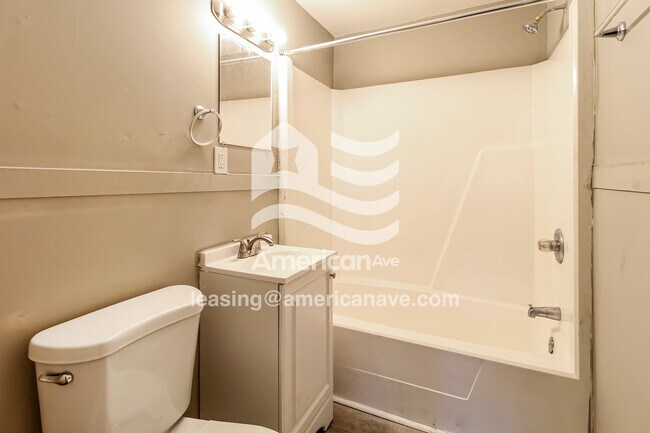 Building Photo - 1211 Laura Ave