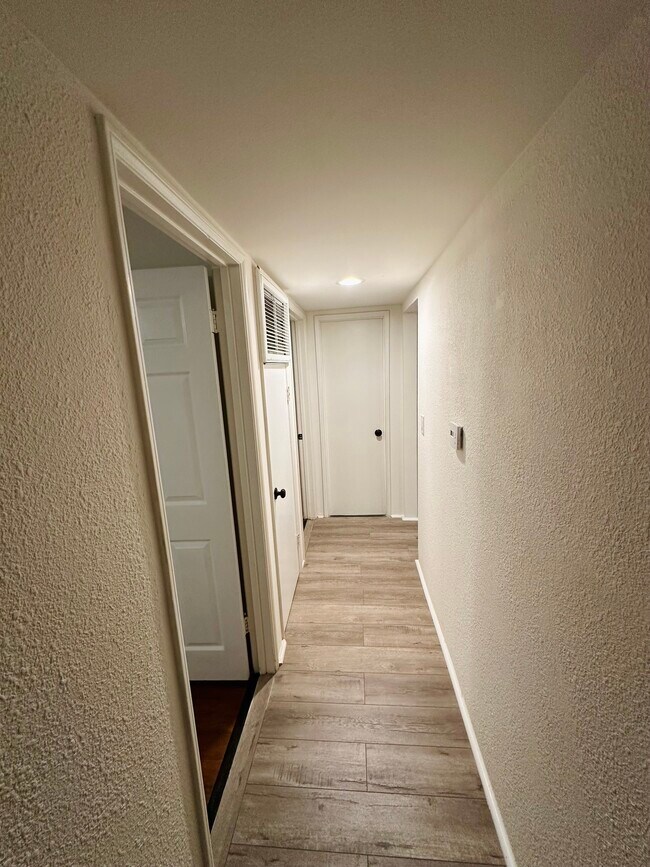 Building Photo - 5303 Alhama Dr