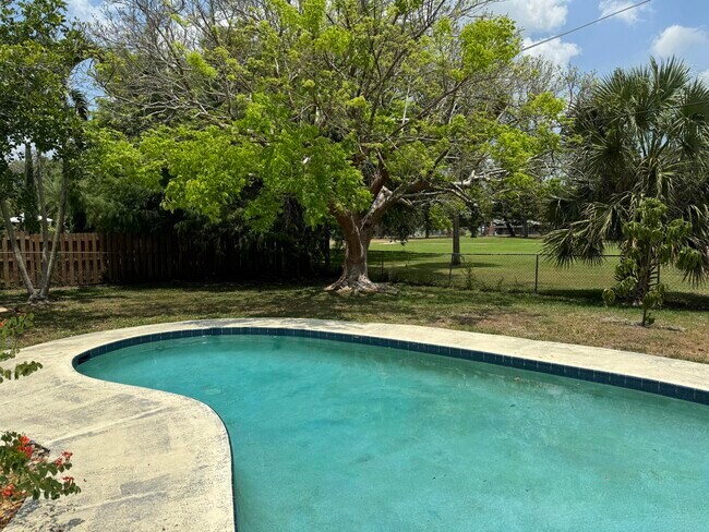 Building Photo - 3230 Pebble Beach Dr