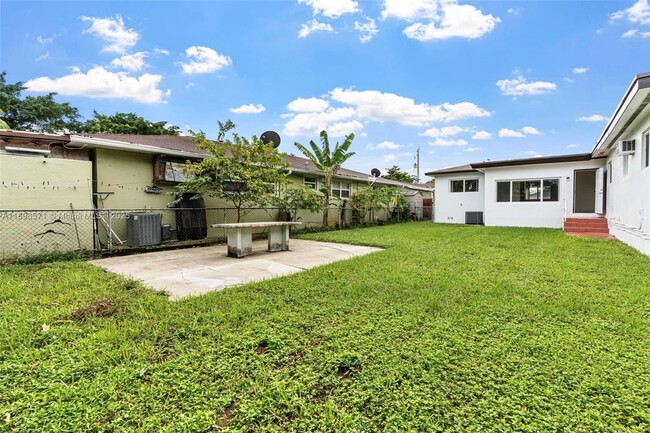 Building Photo - 1221 NW 34th Ave