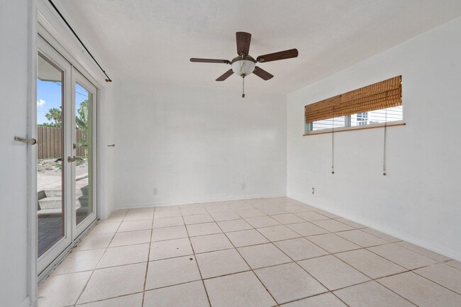 Building Photo - 5203 S Indian River Dr