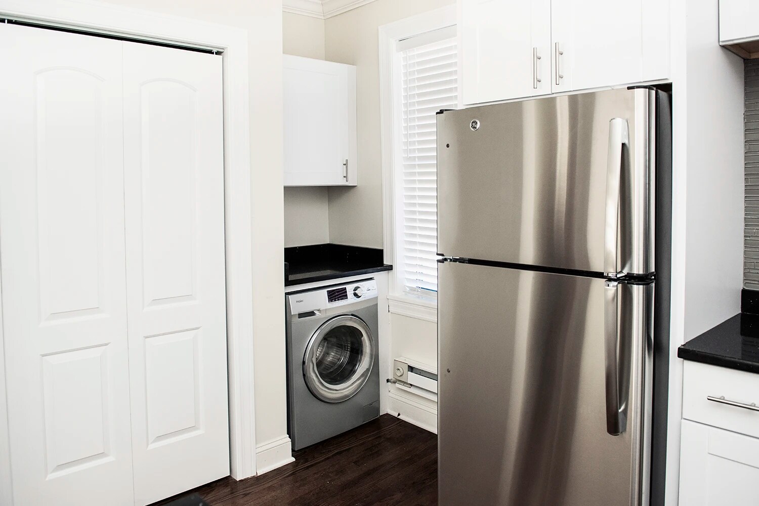 Building Photo - 3845 N Greenview Ave