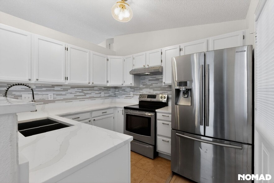 Building Photo - 5829 Stanhope Rd