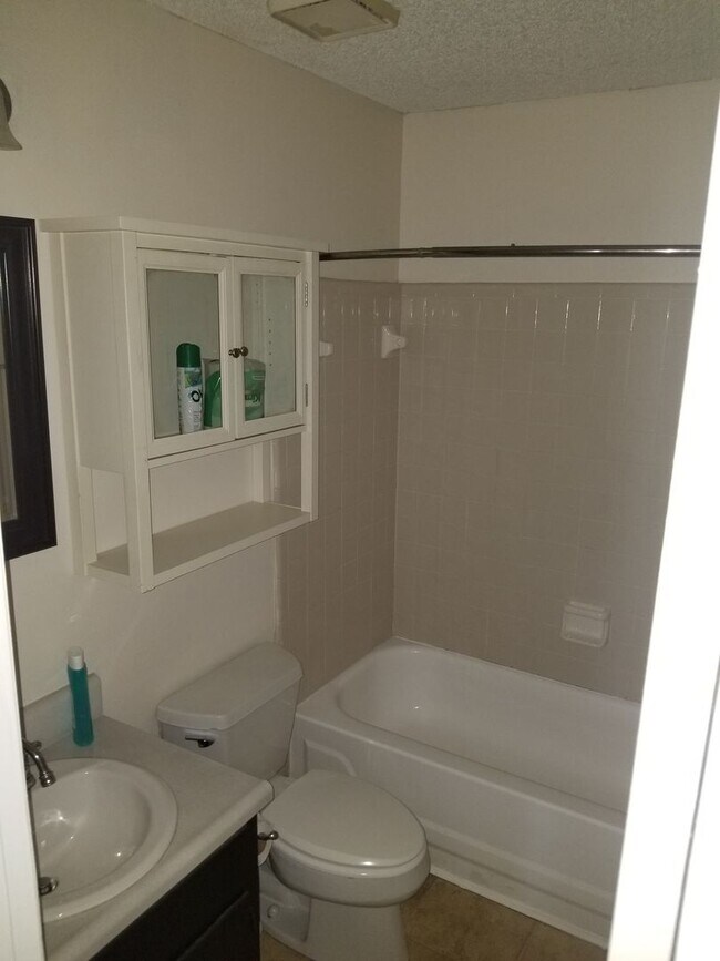 Building Photo - B3986