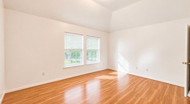 Building Photo - 423 Blossomwood Dr