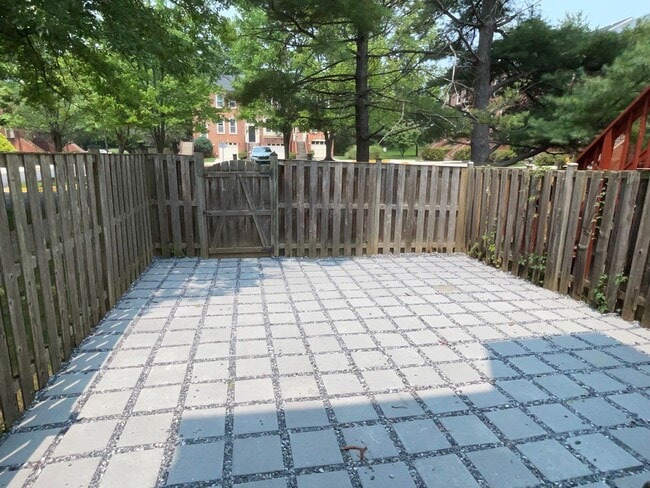 Building Photo - 1311 Templeton Pl