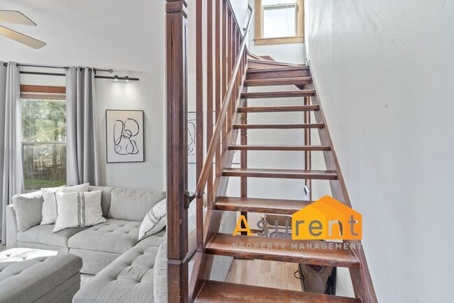 Building Photo - Amazing Fully Renovated Custom Furnished H...
