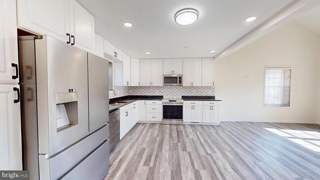 Building Photo - 40750 King Dr