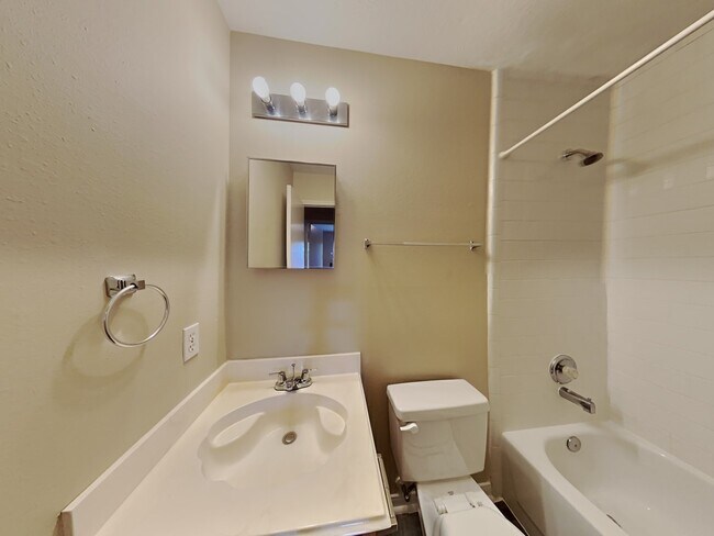 Building Photo - 18203 Gravenhurst Ln