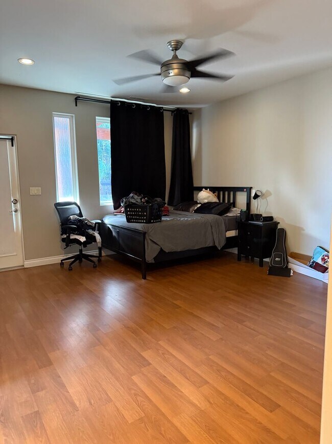 Building Photo - Large house on Art st! (Lease out, pending signatures. Check back in a few days!)