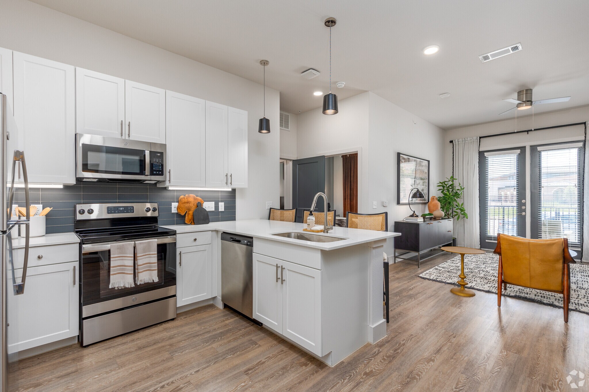 1BR, 1BA - 746SF | A2 - Kitchen - The Mill Old Town