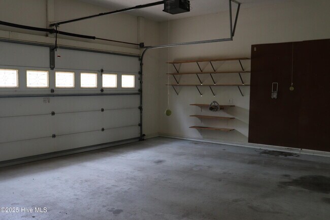 Building Photo - 207 Gemini Ct