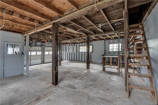 Building Photo - 822 Lawrence St