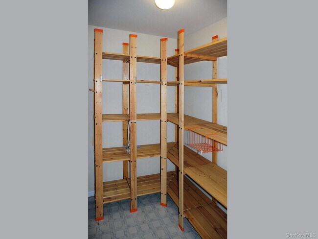 Building Photo - 1404 Pondcrest Ln