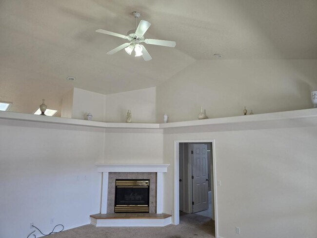 Building Photo - 1728 W Greenhead Dr