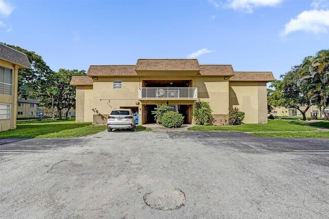 Building Photo - 5140 SW 40th Ave