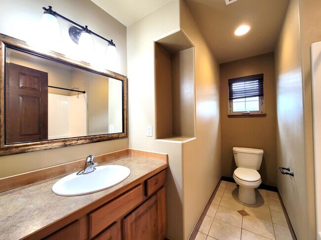 Building Photo - 1624 Gale Ct