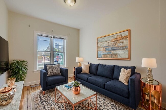 Building Photo - 2700 N Artesian Ave