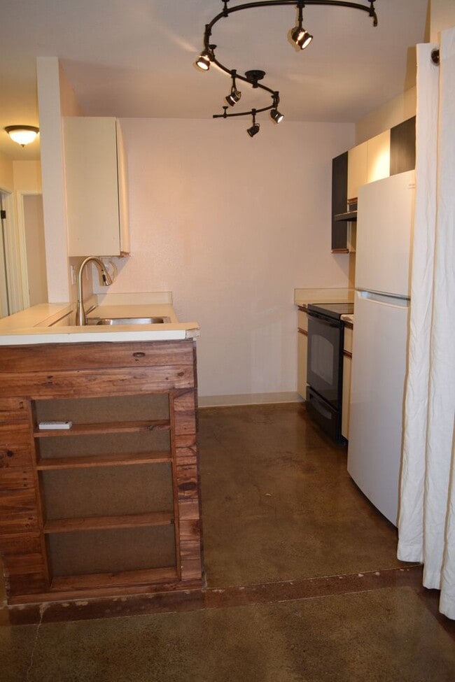 Building Photo - Kihei Villages ground floor unit with large yard and 2 parking stalls. Avail. Sept. 1st.