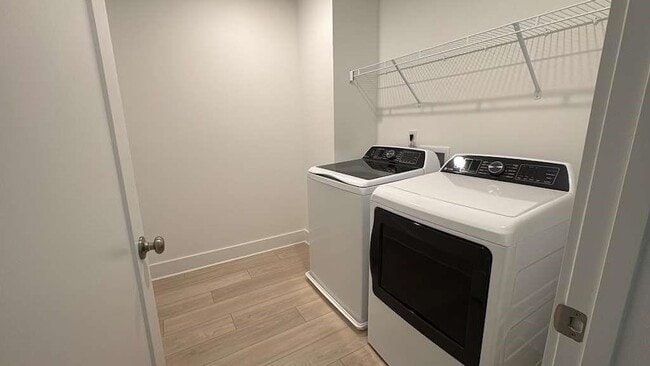 Building Photo - 183 Redbud Rd