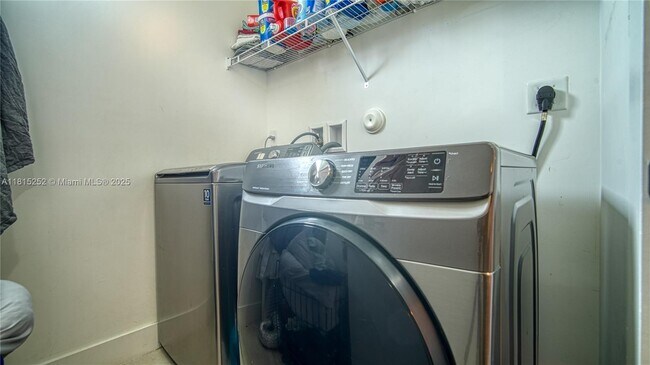 Building Photo - 10360 NW 68th Terrace