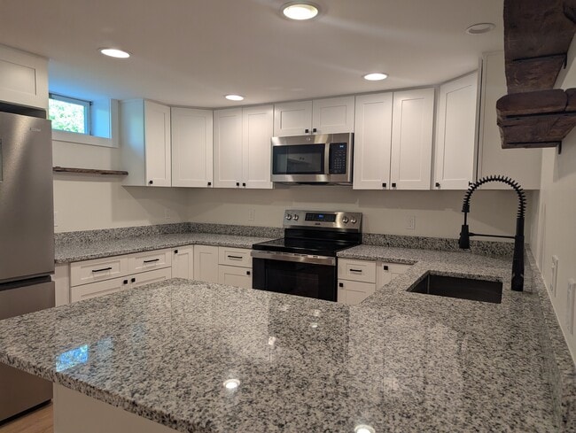 Primary Photo - 4 Cannon Rd