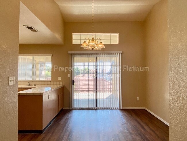 Building Photo - 8153 N Cedar Ave