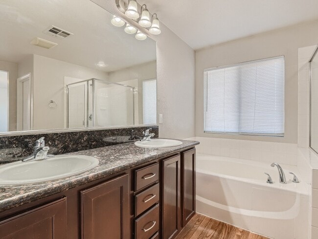 Building Photo - 5537 Ayers Cliff St