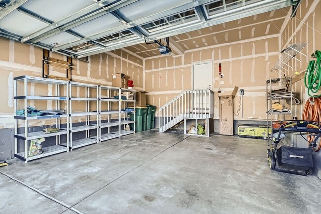 Building Photo - 5 Bedroom in Anthem Highlands