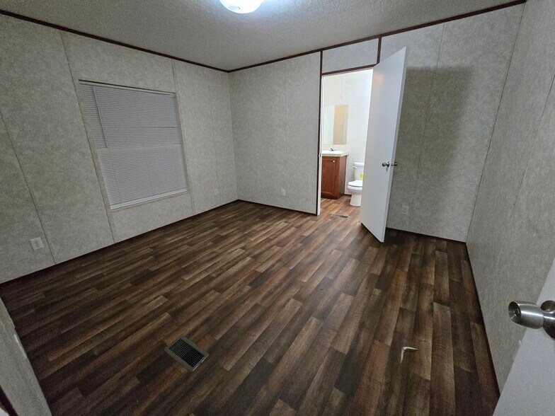 Building Photo - 1431 W 22nd St