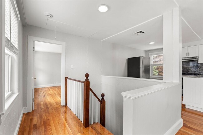 Building Photo - 6 Blaney St