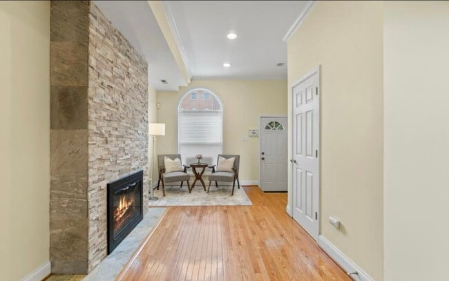 Building Photo - 128 W Fort Ave