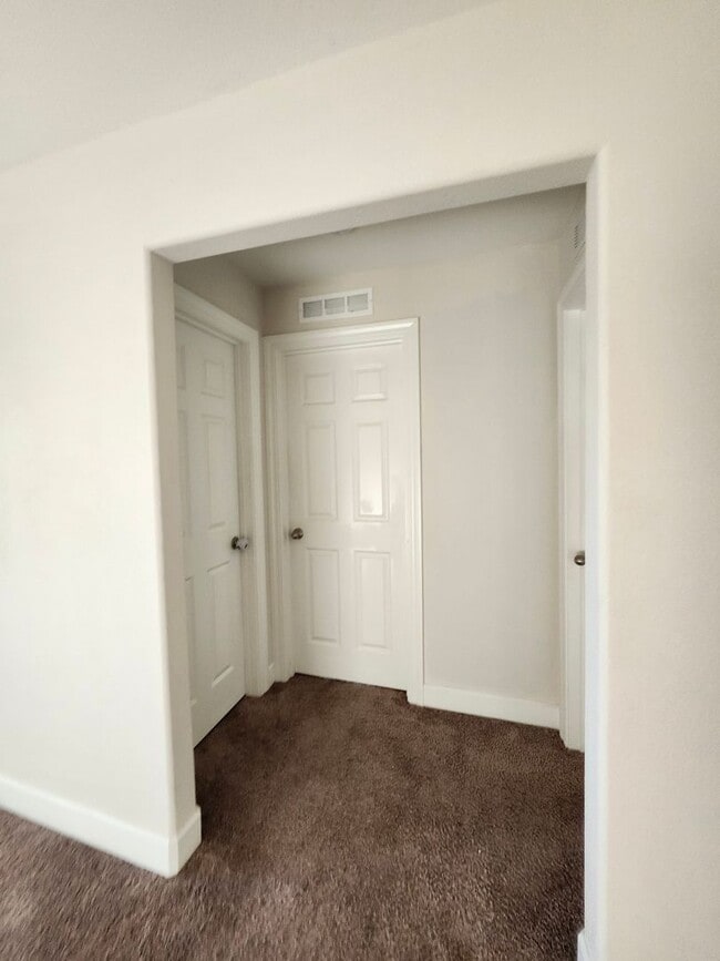 Building Photo - Beautiful Plumas Lake home on a large lot with SOLAR