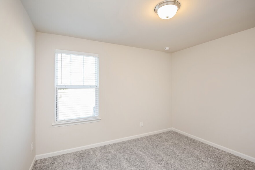 Building Photo - 5856 Hackberry Ln