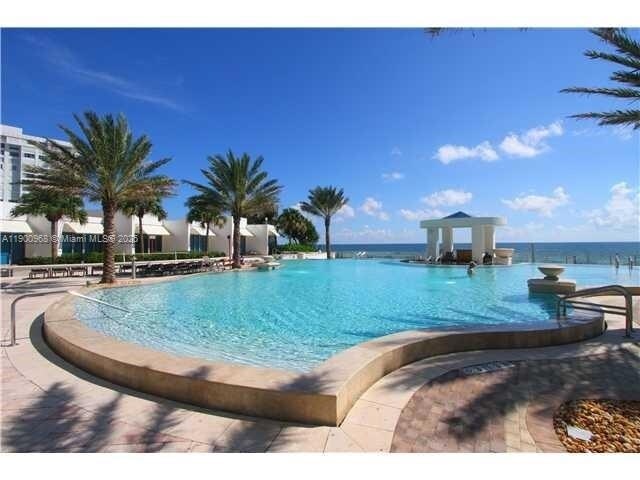 Building Photo - 3101 S Ocean Dr