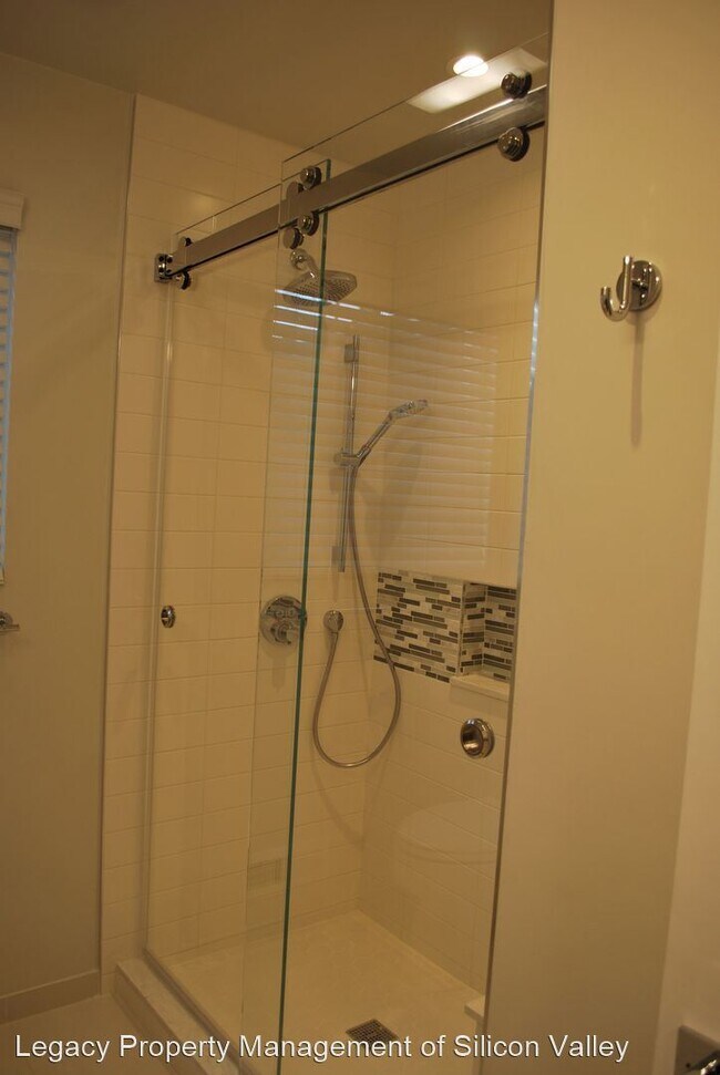 Building Photo - 4 br, 2 bath House - 1367 Bobolink Circle,