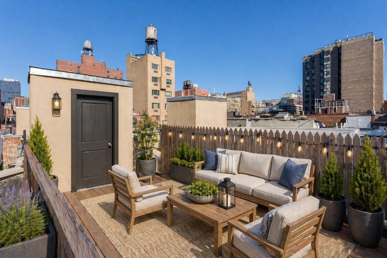 Building Photo - 219 E 28th St