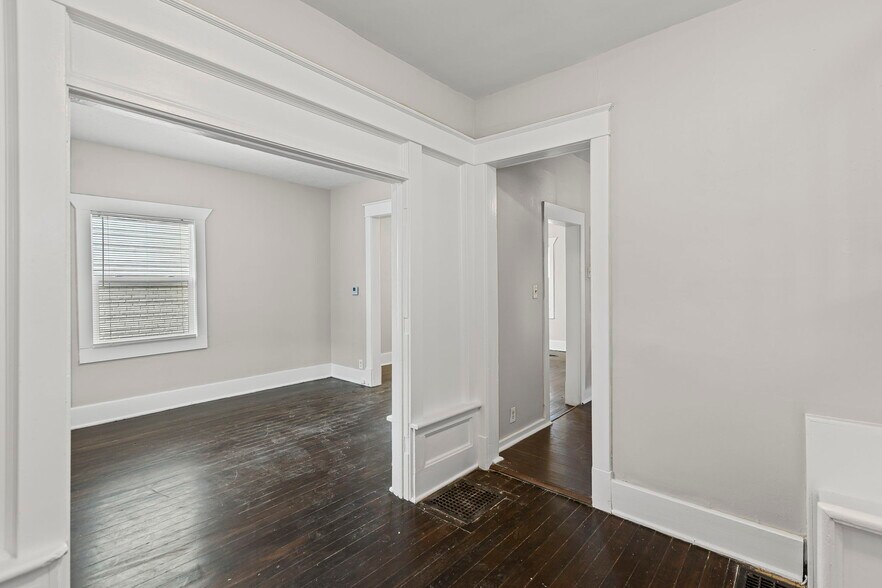 Building Photo - 336 N Hardesty Ave