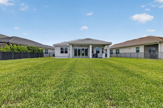 Building Photo - 15660 Goldfinch Cir