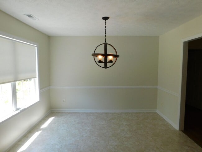 Building Photo - Great Family Home!