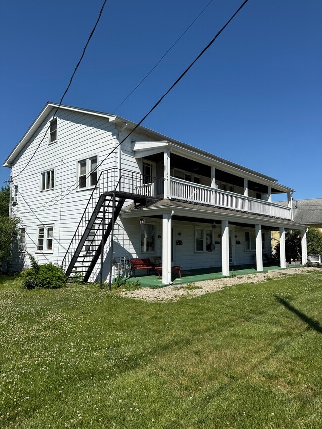 Building Photo - 64 Lyman St