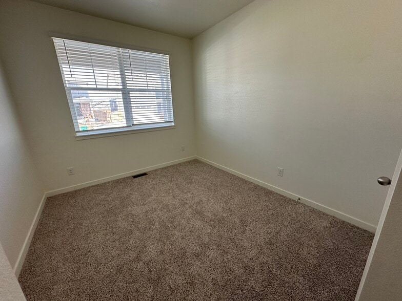 Building Photo - 10165 Castor Dr