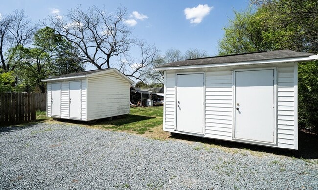 Building Photo - 1/2 Mo Off Special - Historic area - China Grove- 1 bed,1bath Unit