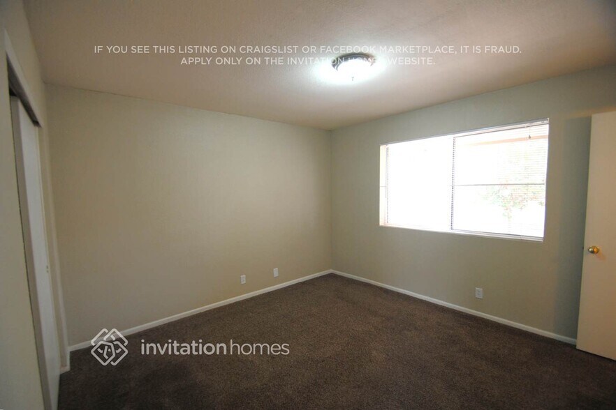 Building Photo - 834 E Glade Ave