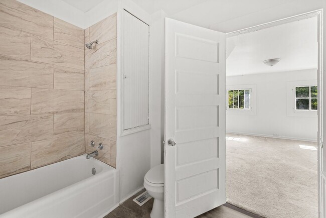 Building Photo - Charming 3 Bedroom, 2 Bathroom house