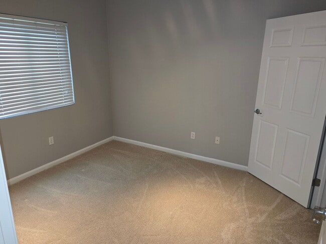 Building Photo - COMING SOON!!! 3 Bedroom Condo Near The Galleria