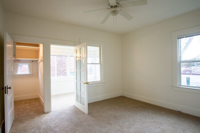 Building Photo - Gorgeous 2-Bedroom Corner Flat in 1911 Fou...